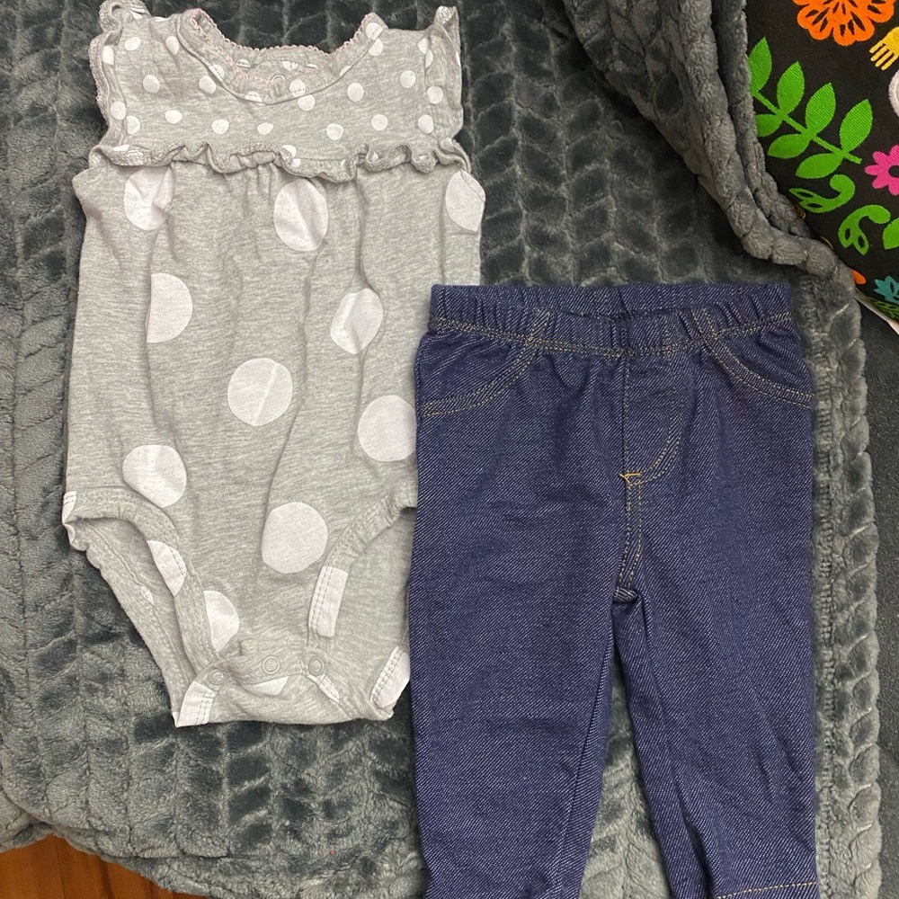 Carter’s 2 piece set